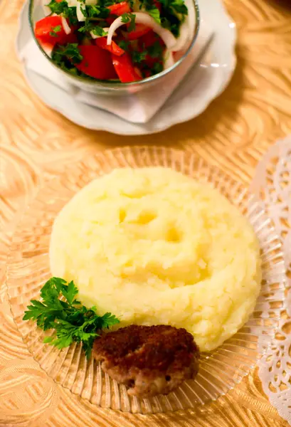 Mushed potatoe with cutlet — Stock Photo, Image