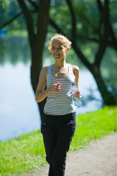 Mulher Jogging — Fotografia de Stock