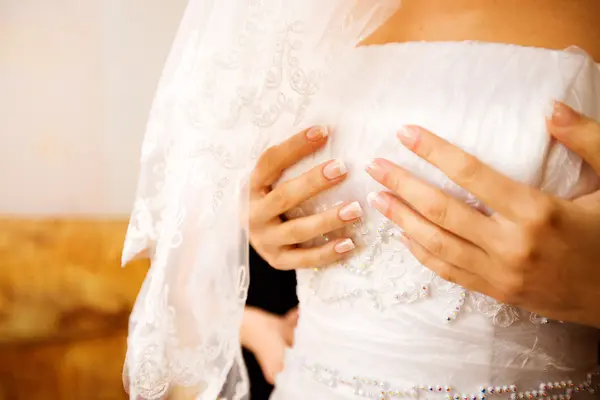 Bride dressing up — Stockfoto