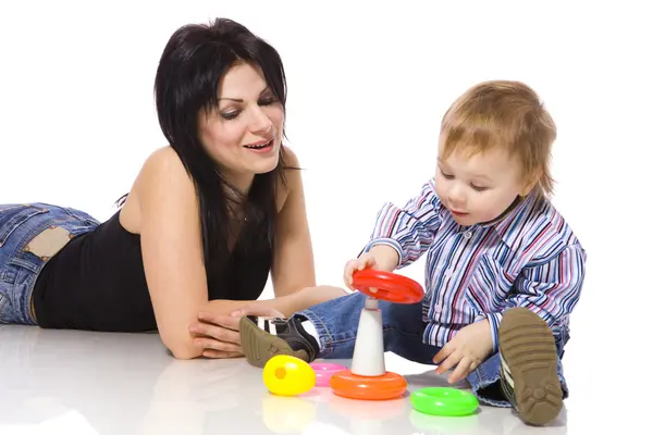 Moeder spelen met zoon — Stockfoto