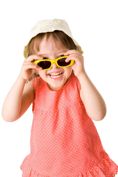 Flicka anläggning solglasögon — Stockfoto