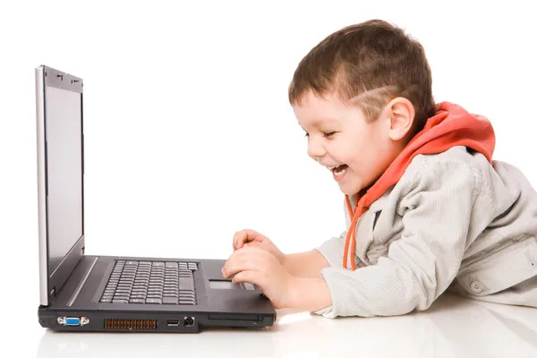 Αγόρι πληκτρολογώντας — Φωτογραφία Αρχείου