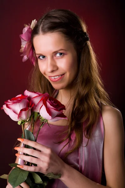 Womanl met rozen — Stockfoto