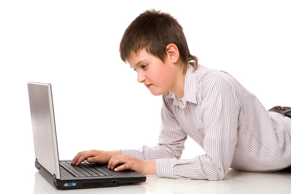 Jongen surfen op het net — Stockfoto
