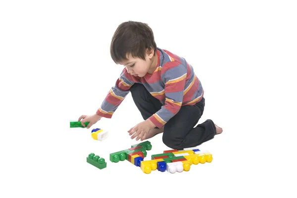 Chlapec s různobarevné cihly — Stock fotografie