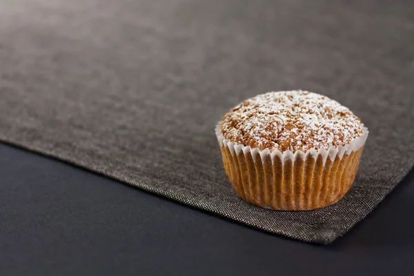Muffin on Grey — Stock Photo, Image
