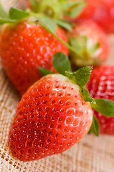 Rå jordgubbar — Stockfoto