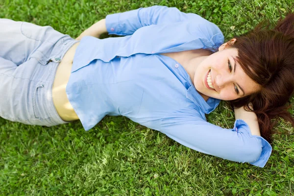 Pretty Girl Lying On Grass — Stock Photo, Image