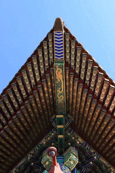 Cornice decorata del tempio — Foto Stock