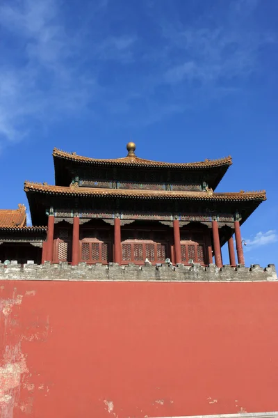 壁の背後にある寺 — ストック写真