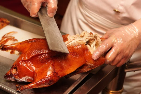 Préparation du canard rôti de Pékin — Photo