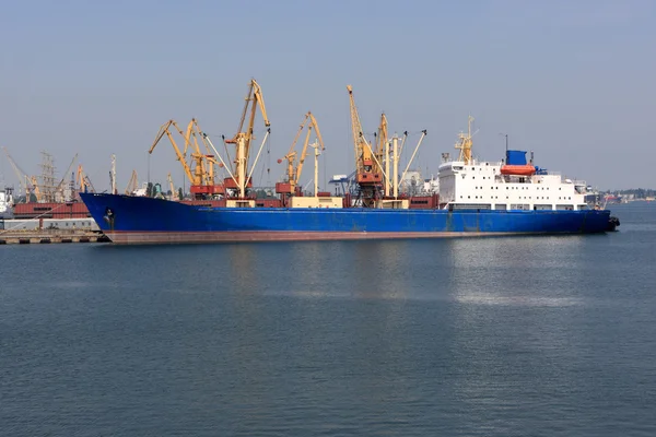 Altes Schiff im Hafen von Odessa — Stockfoto