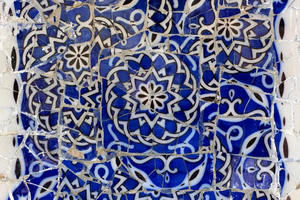 Modré kachlové mozaiky na park guell — Stock fotografie