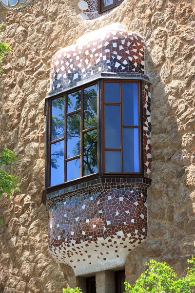Das Fenster des Turms am Park Güell — Stockfoto