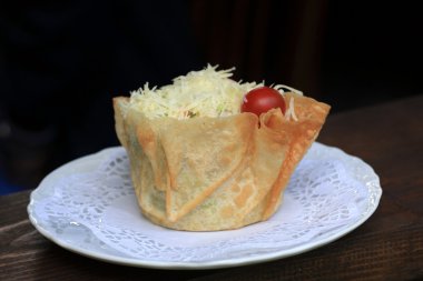 kuru pasta salata