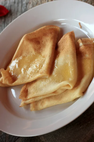 Tortitas con mantequilla derretida —  Fotos de Stock