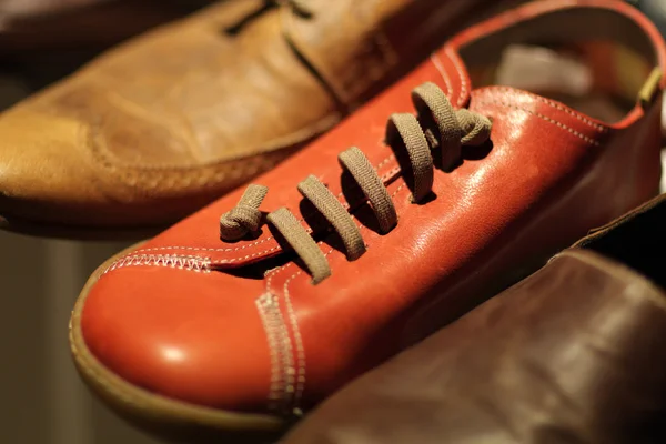 Кожаный красный ботинок — стоковое фото