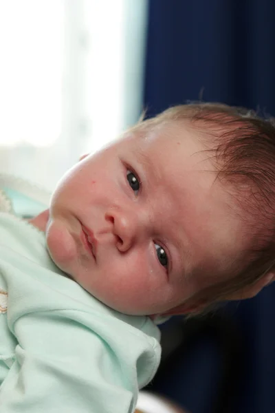 Retrato de bebê sério — Fotografia de Stock