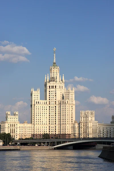 Zabytkowy budynek sowieckiej — Zdjęcie stockowe