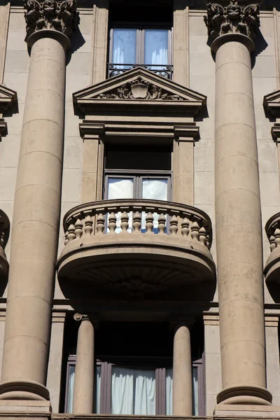 Fassade des alten Gebäudes — Stockfoto