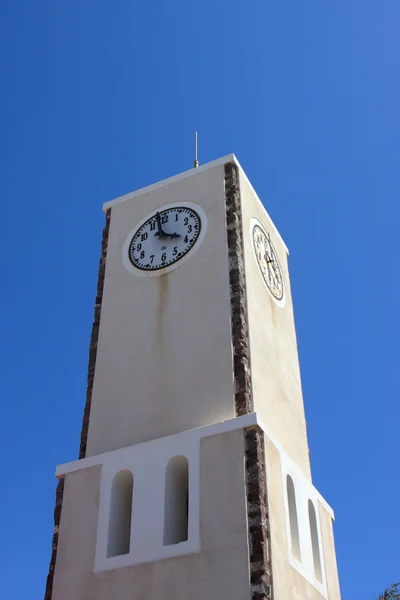 Věž s hodinami v oia — Stock fotografie