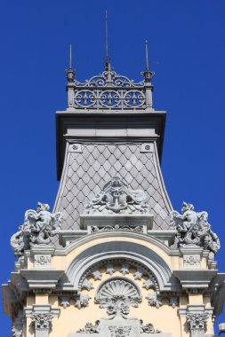 una estatua del León