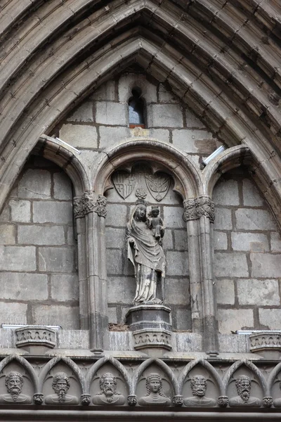 Ściany katedry katolickiej — Zdjęcie stockowe