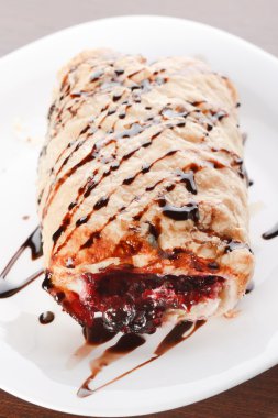 çikolata vişne strudel