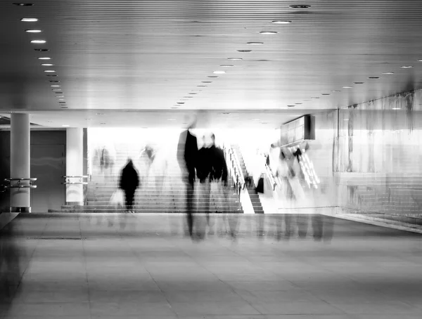 Motie van wandelen in de metro — Stockfoto
