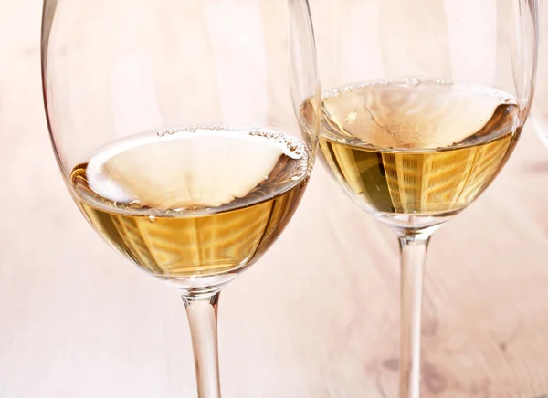Bicchieri di vino bianco — Foto Stock