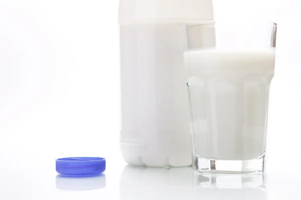 Milch in der Flasche — Stockfoto