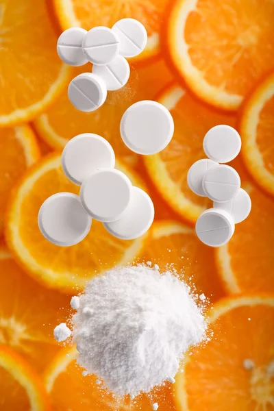 オレンジと白の錠剤 — ストック写真