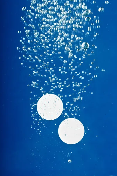 Tabletter i vatten — Stockfoto