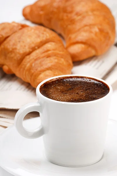 Kávé és croissant — Stock Fotó
