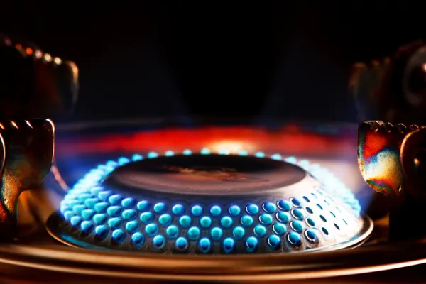 Голубое пламя газовой горелки — стоковое фото