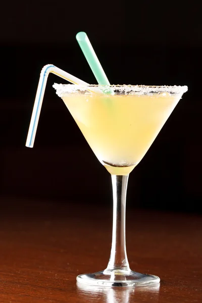 Žlutá alkoholické koktejly — Stock fotografie