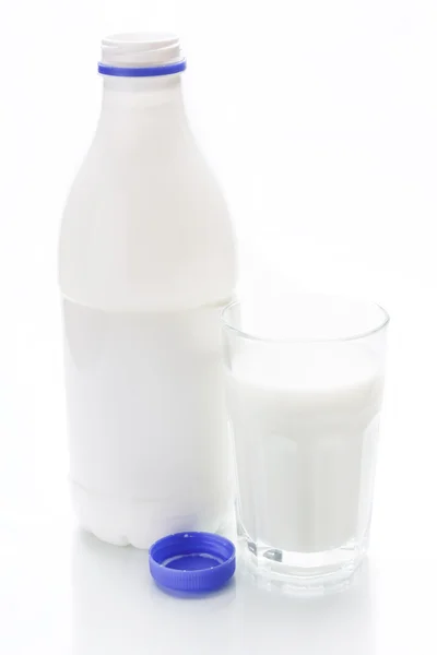 Milch in der Flasche — Stockfoto