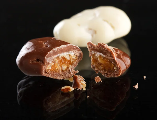 チョコレートにアーモンド — ストック写真