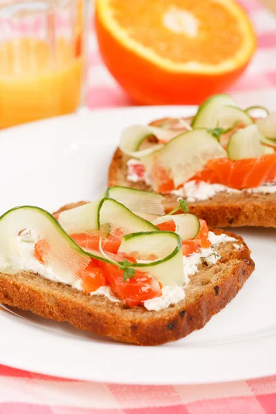 Toast with vegetables and fish — Stock Photo, Image