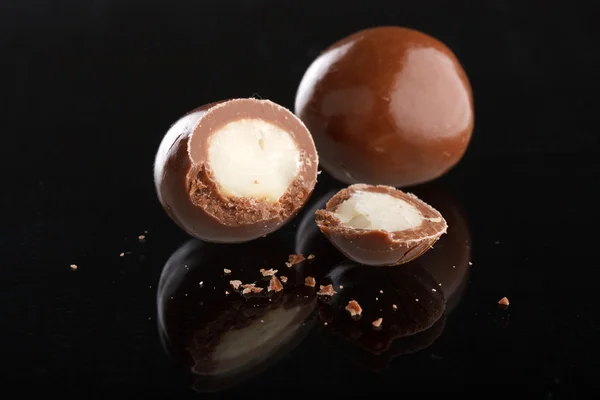 Αμύγδαλα στη σοκολάτα — Φωτογραφία Αρχείου