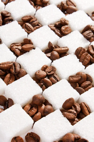 Kaffeebohnen und Zucker — Stockfoto