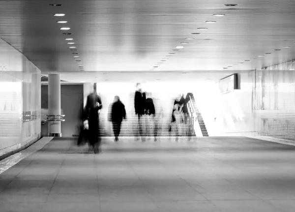 Pohyb rozmazané chůze v metru — Stock fotografie