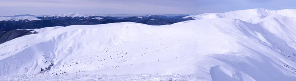Panorama montanhas de neve — Fotografia de Stock