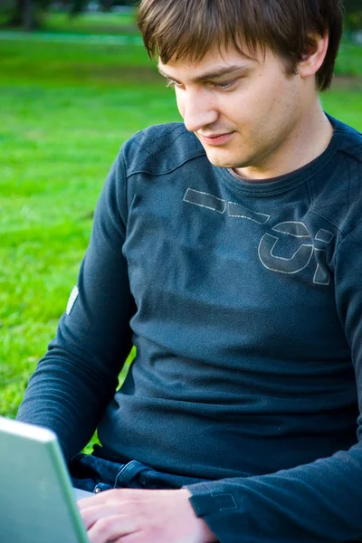 In park with laptop — Stock Photo, Image