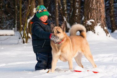 köpek ve küçük çocuğu oynama