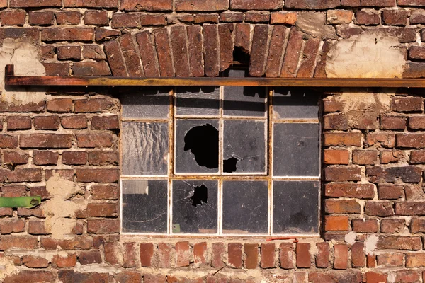 Стара цегляна стіна і вікно — стокове фото