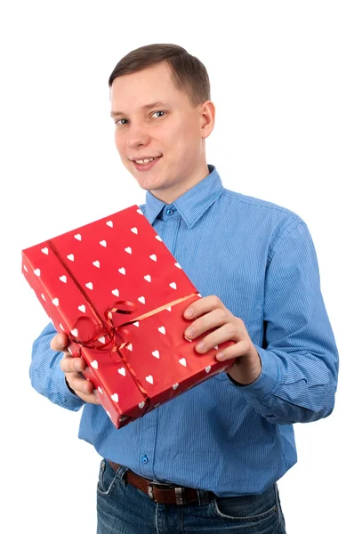 Fiatal férfi és egy ajándék doboz — Stock Fotó