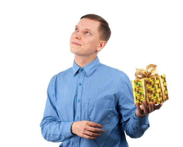 Ein junger Mann, der dir ein Geschenk macht — Stockfoto