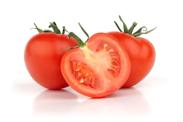 Zwei ganze Tomaten und eine Hälfte — Stockfoto