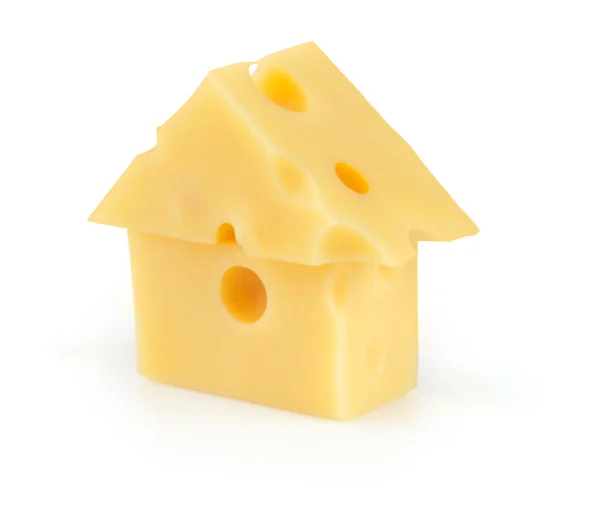 黄色の多孔質チーズの部分 — ストック写真